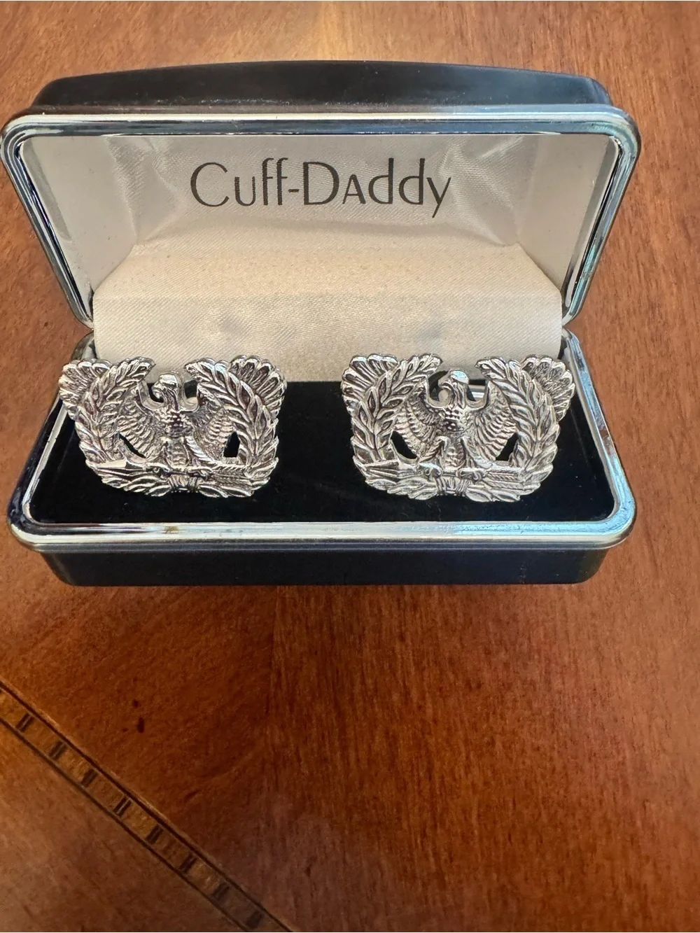 Silver Eagle Crest Cuff Links — Men's Silver Tone Accessories